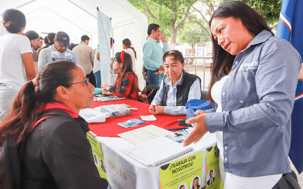Gobierno estatal y municipal ofrecen más de mil vacantes en Feria del Empleo en Amozoc