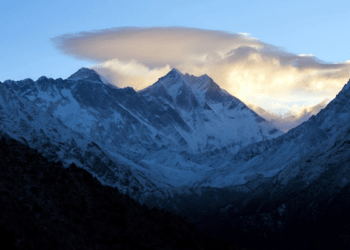 Familia mexicana muere tras caída de helicóptero en Nepal