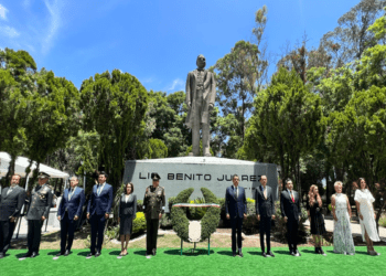 Sergio Salomón encabeza ceremonia por aniversario luctuoso de Benito Juárez