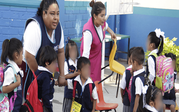 Reubican a cuatro maestras por acoso de delincuentes
