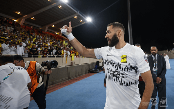 Benzema debuta con gol y asistencia en victoria del Al-Ittihad