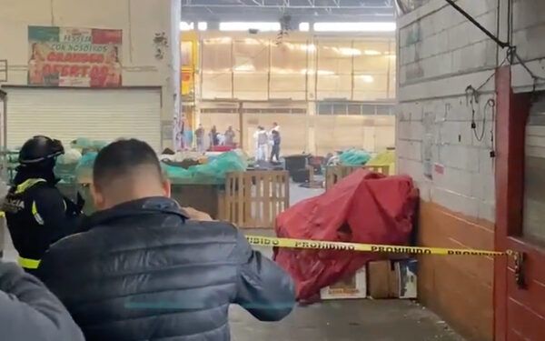 Incendio en Central de Abasto de Toluca deja ocho muertos