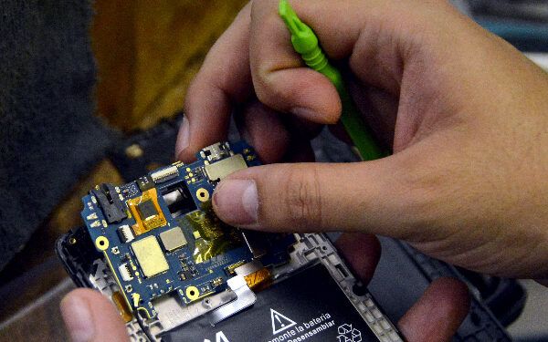 De celulares viejos a microscopios