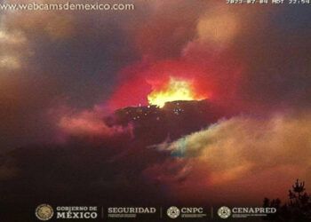 Registra Popocatépetl explosión y emisión de material incandescente