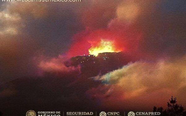 Registra Popocatépetl explosión y emisión de material incandescente