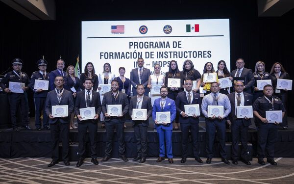 Policías mexicanos concluyen entrenamiento en perspectiva de género en EU