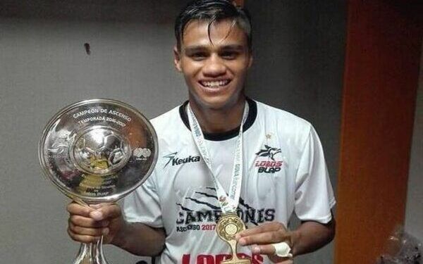 Fallece el futbolista poblano Carlos Martínez