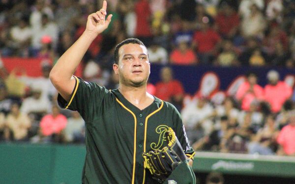 Tropiezo de Rosi del Castillo en el Mundial de Beisbol