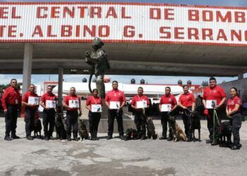 Reconocen a bomberos de Puebla por años de servicio y acciones relevantes