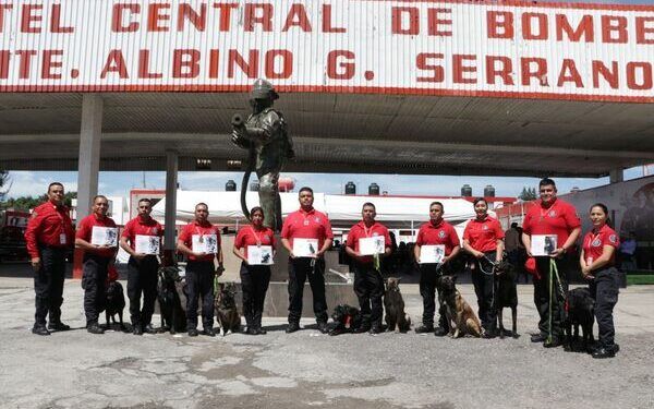 Reconocen a bomberos de Puebla por años de servicio y acciones relevantes