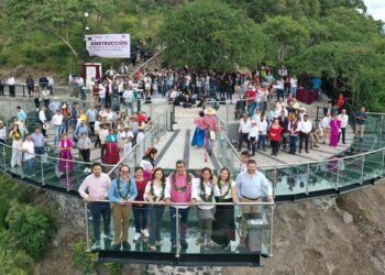 Inaugura gobernador el mirador de cristal del cerro de San Miguel en Atlixco