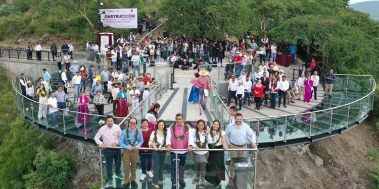 Inaugura gobernador el mirador de cristal del cerro de San Miguel en Atlixco