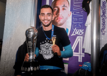 Luis Chávez llega a Rusia para fichar con el Dinamo Moscú