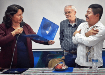 Lleva Espinosa su poesía totonaca a Puebla y Veracruz