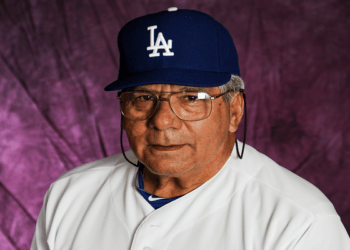Fallece Pat Corrales, primer mánager de origen mexicano en las Grandes Ligas