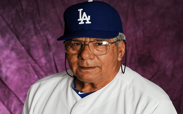 Fallece Pat Corrales, primer mánager de origen mexicano en las Grandes Ligas