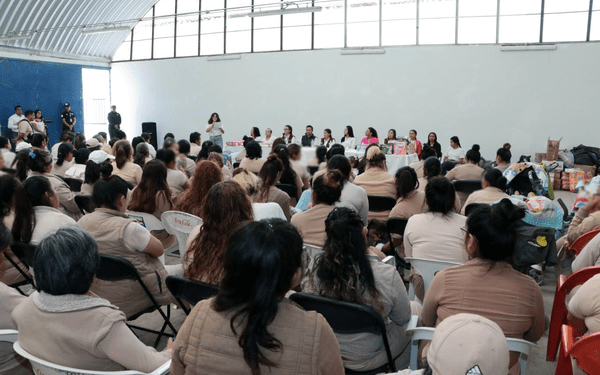Mujeres privadas de la libertad reciben insumos de higiene