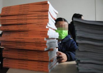Padres, preocupados por libros de texto