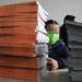 Padres, preocupados por libros de texto