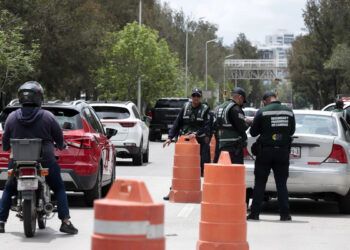 Cinco conductores multados al día por falta de verificación