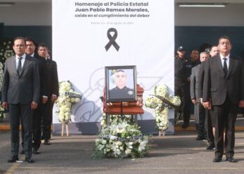 Recibe homenaje policía asesinado en Xoxtla