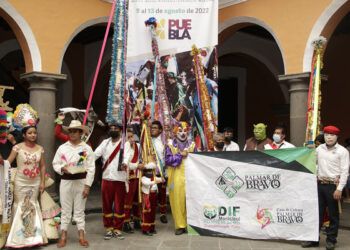 Con foro, conmemoran a los pueblos indígenas