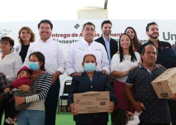 Familias de Puebla capital reciben producto lácteo