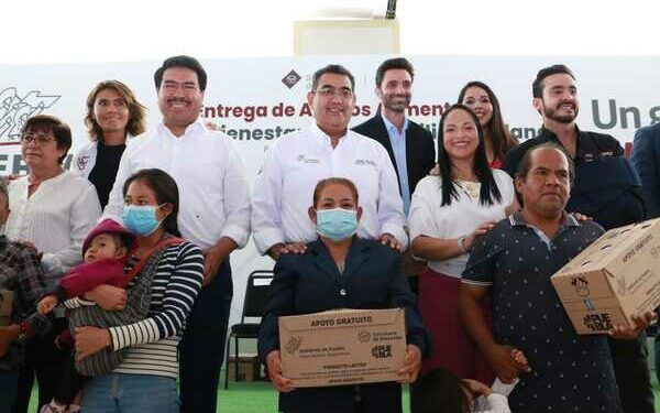 Familias de Puebla capital reciben producto lácteo