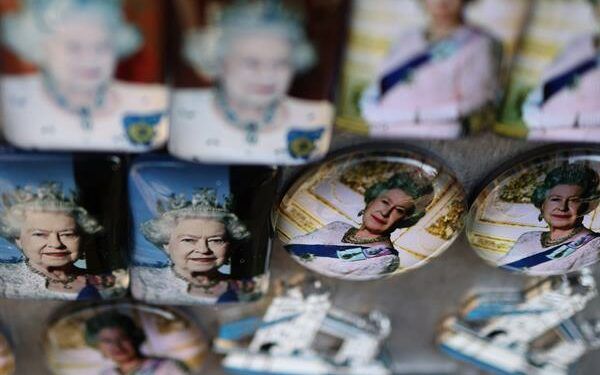Reino Unido conmemora primer aniversario luctuoso de Isabel II