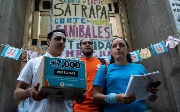 Asociaciones provida protestan contra propuesta a favor del aborto de la SCJN