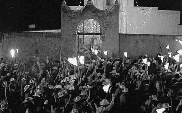 IN MEMORIAM / CANOA, UNA MANCHA ROJA