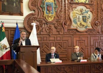 Analizan expertos educación disruptiva y tecnológica