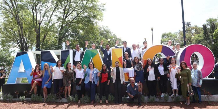 Honra ayuntamiento de Puebla a migrantes