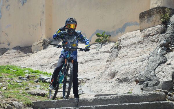 Mañana, carrera Downhill Chachapa