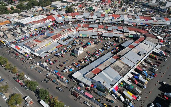 Central de Abasto, con vigilancia ilegal