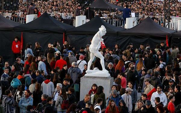 Miles de chilenos conmemoran el 50 aniversario del Golpe de Estado