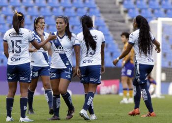 Pericos toma ventaja en casa