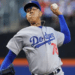 Detienen al beisbolista mexicano Julio Urías por violencia doméstica