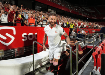 Sergio Ramos es presentado con el Sevilla