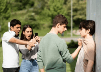 Uno de cada cinco jóvenes, golpeado y sin auxilio