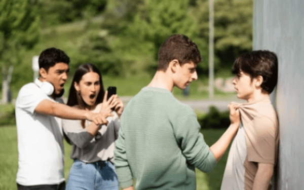 Uno de cada cinco jóvenes, golpeado y sin auxilio