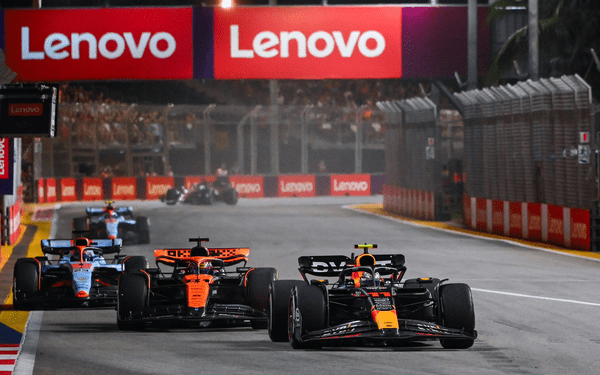 Checo suma puntos en su carrera 250; Sainz se lleva el GP de Singapur