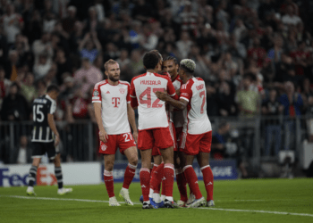 Con drama, el Bayern gana 4-3 al United en la Champions