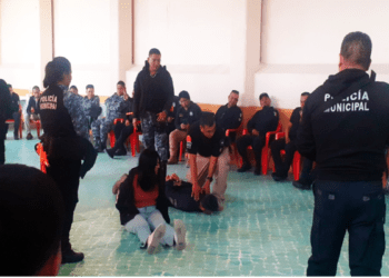 Policía municipal de Libres recibe capacitación en detención y uso de la fuerza