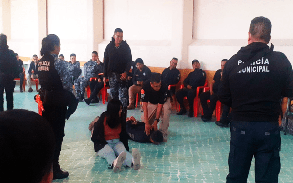 Policía municipal de Libres recibe capacitación en detención y uso de la fuerza