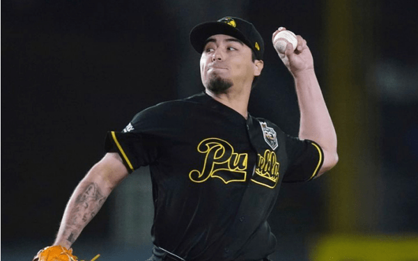 Héctor Villalobos se queda en Pericos