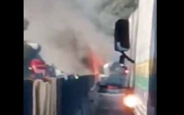 Pipa se incendia en el Arco Norte, con dirección a Texmelucan
