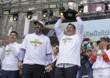 Pericos celebra título de la MLB con la afición poblana