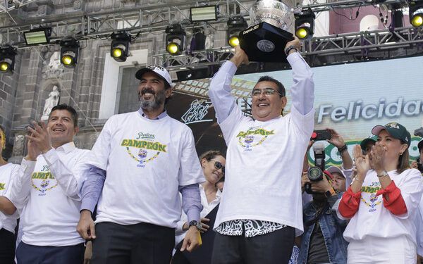 Pericos celebra título de la MLB con la afición poblana