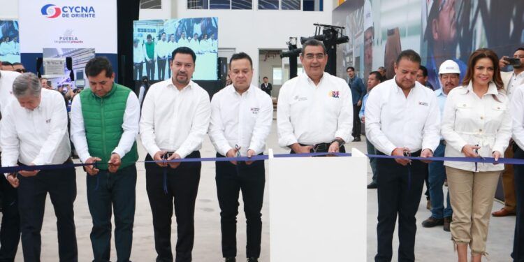Céspedes Peregrina inaugura fábrica de sacos cementeros en Palmar de Bravo